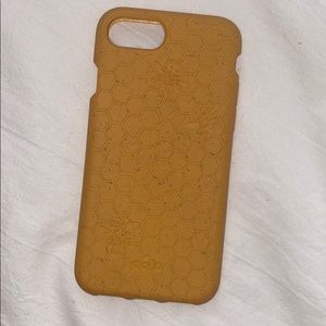 Pela iPhone 6/6s/7/8 case with honey bee design